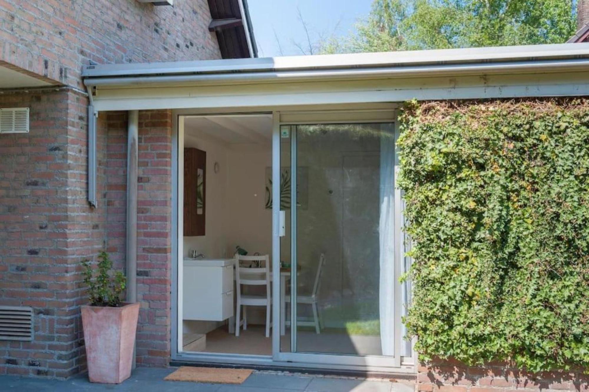 Front Room In Villa Near Centre And Tue 에인트호번 외부 사진
